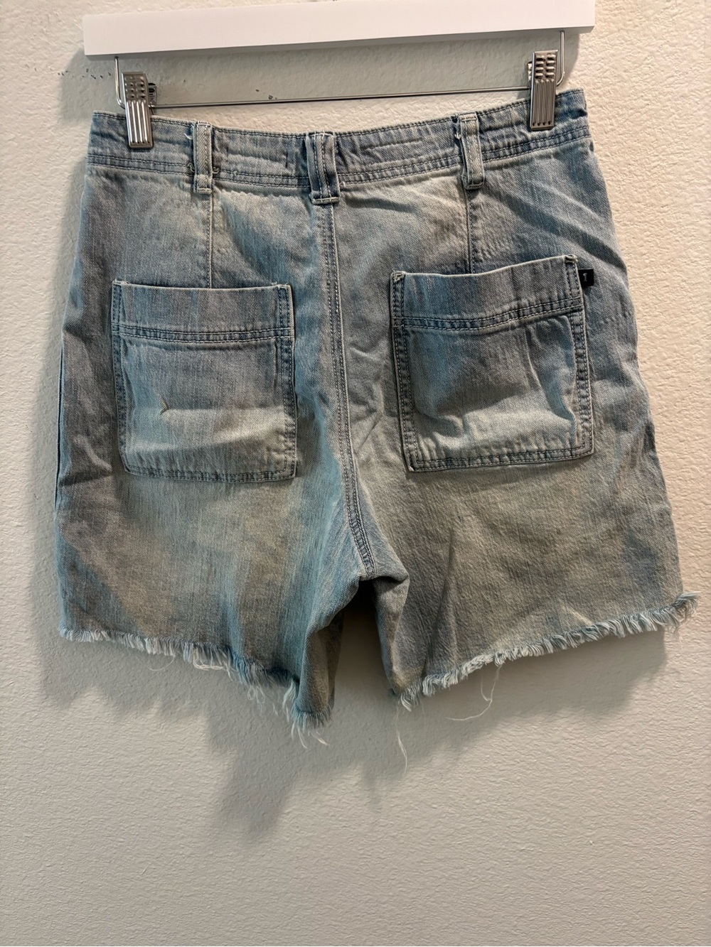 Pilcro Faded Denim Utility Shorts, size 27 - Picture 7 of 7